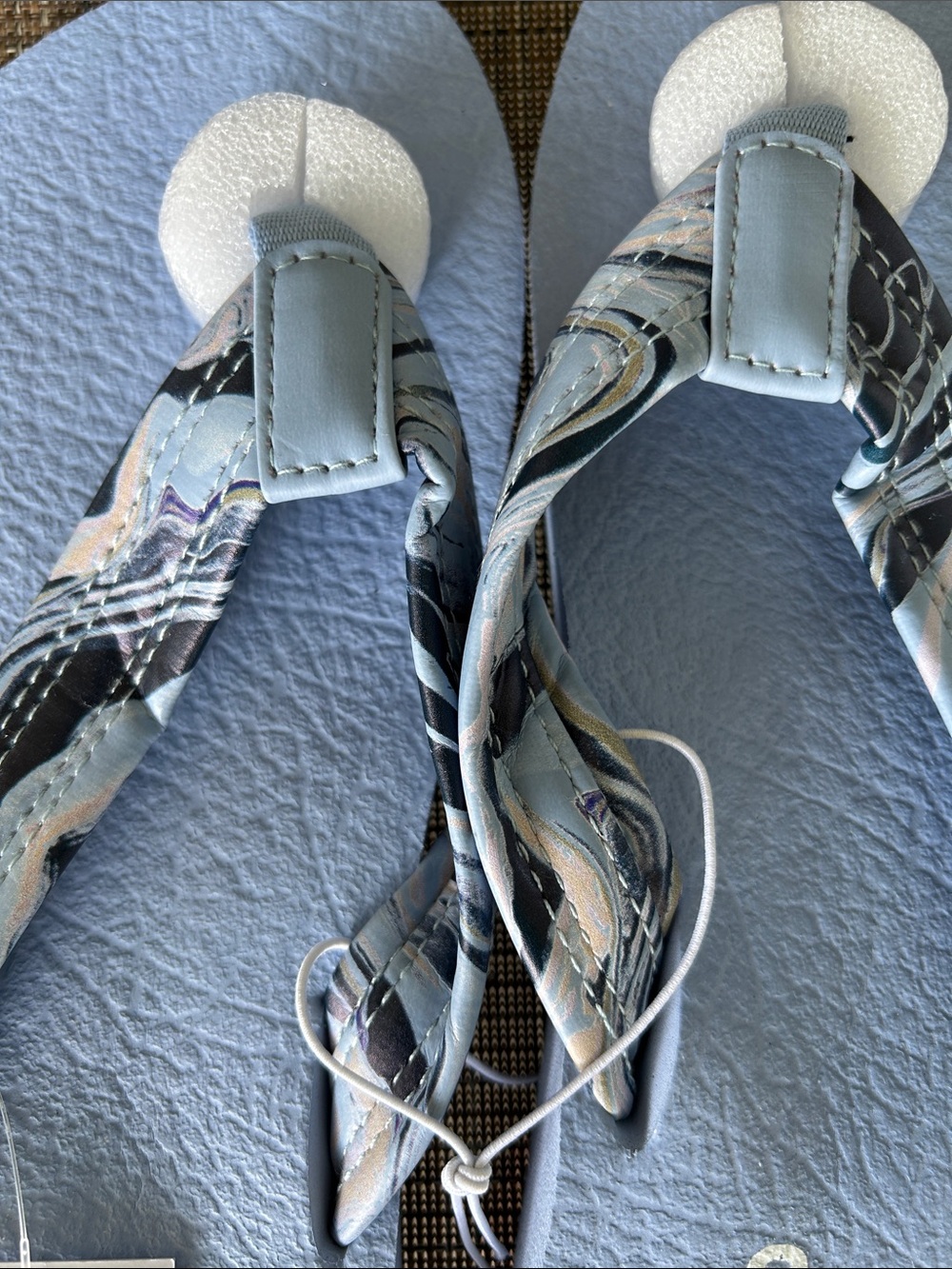 NWT SO Women's Light Blue Patterned Foam Flip Flops SZ 9 - Picture 3 of 5